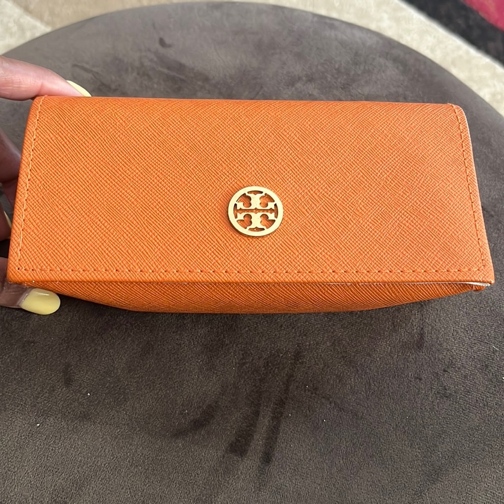 Tory Burch glass case